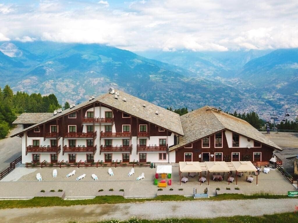 Etoile de Neige 2* қонақ үйі