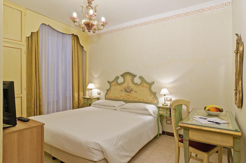 Изображение La Fenice Et Des Artistes 4*