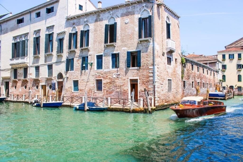 Al Canal Regio 3* қонақ үйі