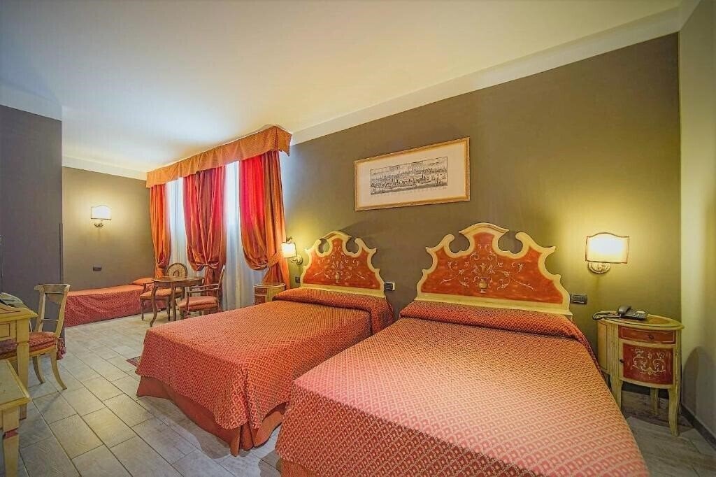 Картинка Aaron 3*