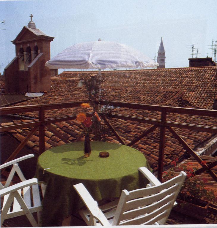 Canada Hotel (Centre) 2* фотосуреті