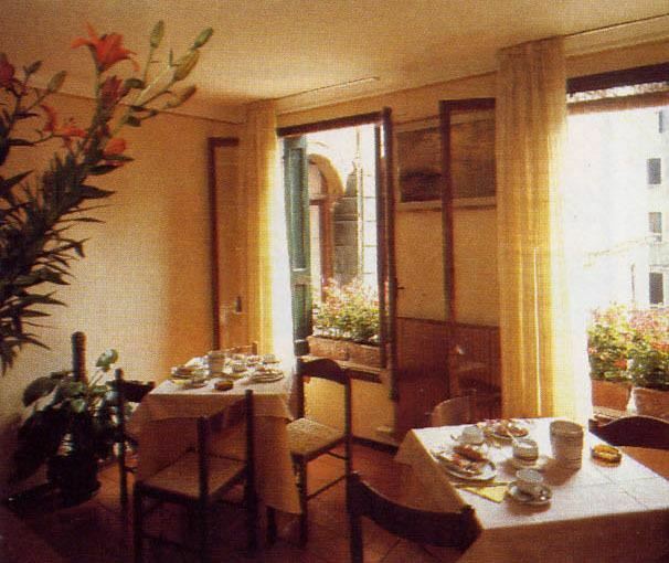 Canada Hotel (Centre) 2* суреті