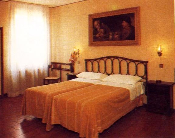 Canada Hotel (Centre) 2* суреті