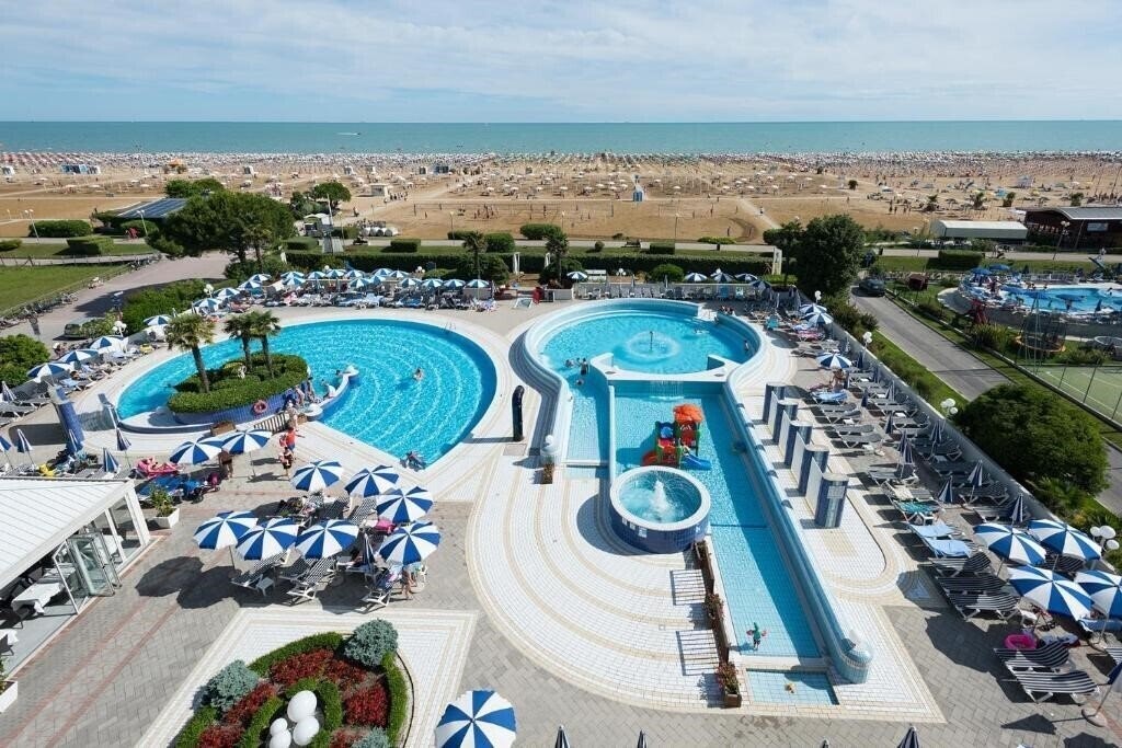 Отель Aparthotel Imperial 4*