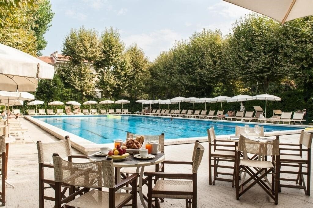 Отель Grand Hotel Royal 4*