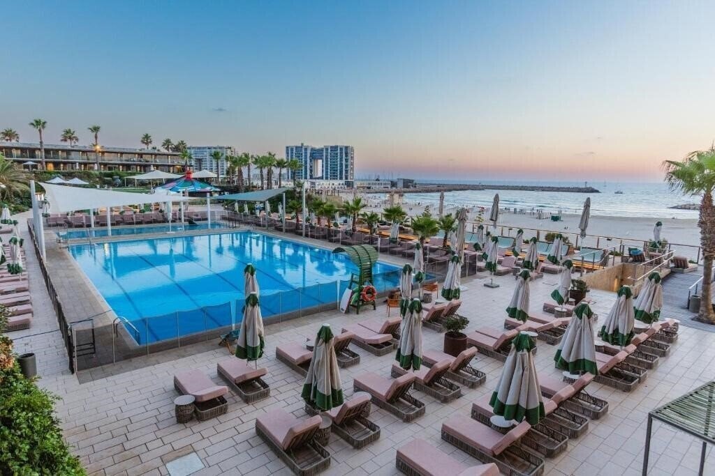 Отель Dan Accadia Herzliya 5*
