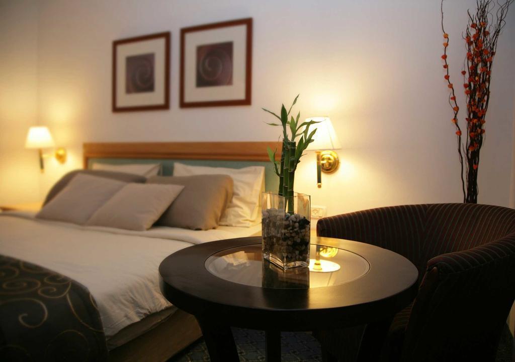 Отель Caesar Premier Jerusalem 4*