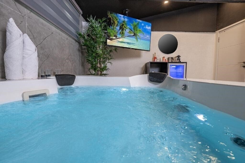 Отель Lago Suites Hotel 3*