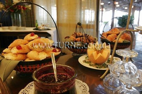 The Seasons 5* қонақ үйі