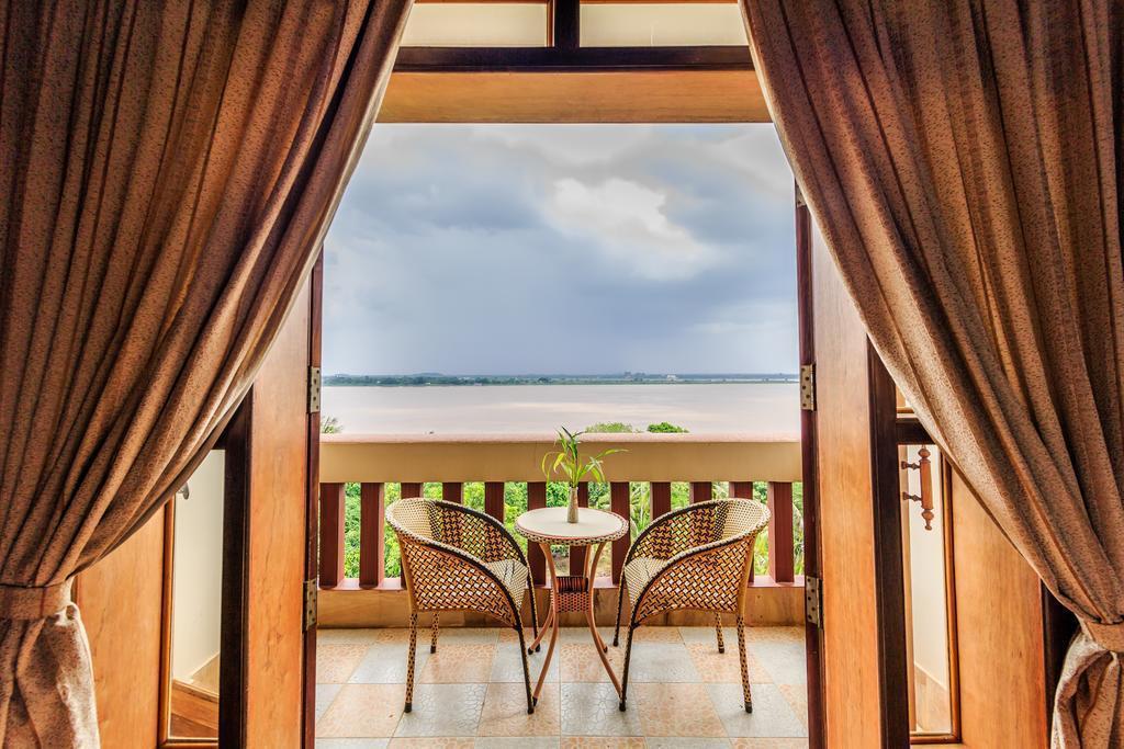 Отель Blue River 3*