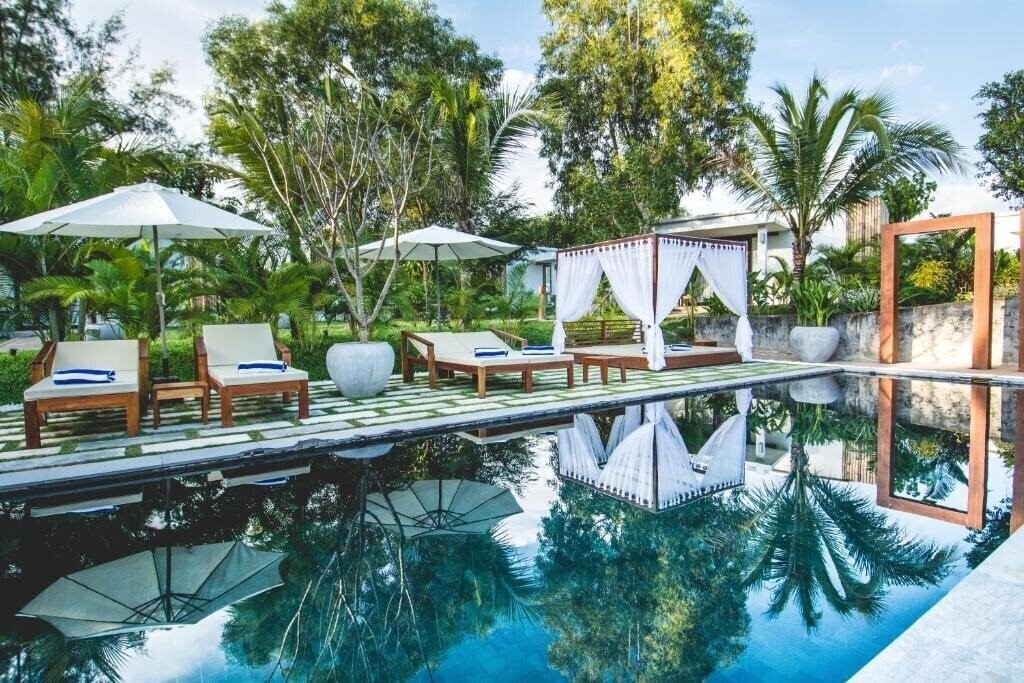 Отель Sahaa Beach Resort 3*