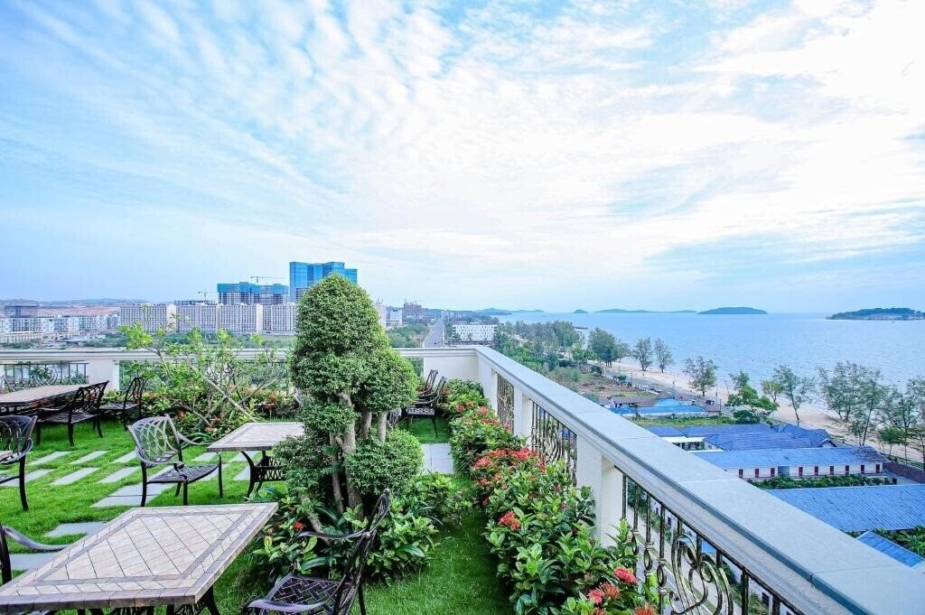 Sea Breeze Hotel & Villa 4* суреті