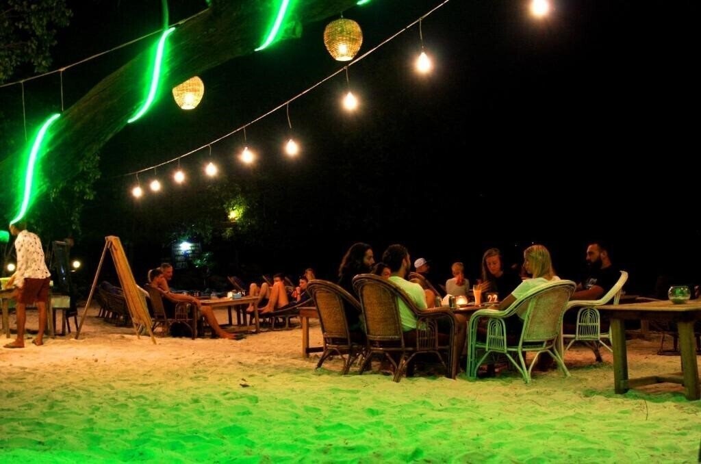 White Beach Bungalow 2* суреті