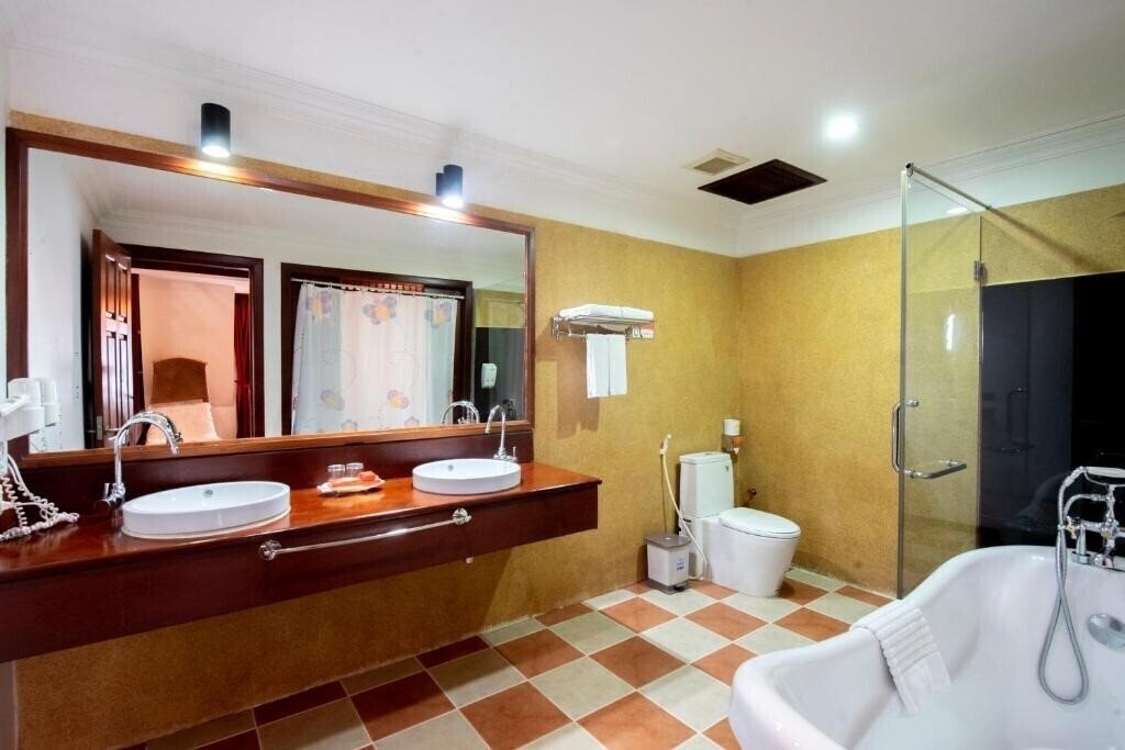The Suite By Royal Crown Hotel 3* суреті