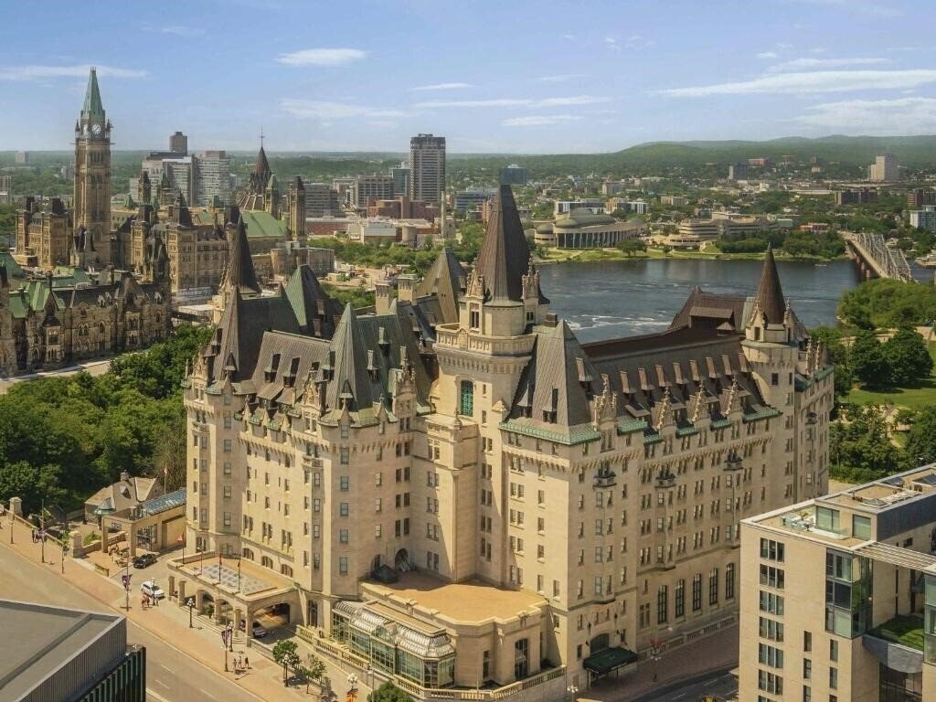 Отель Fairmont Chateau Laurier 4*