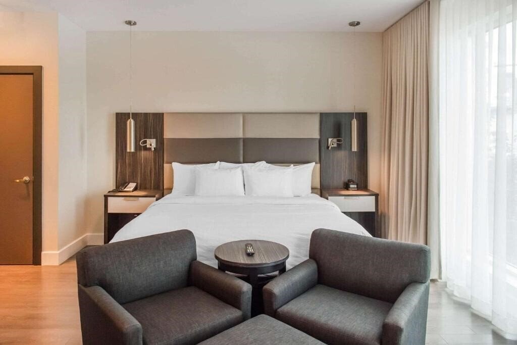 Фото Les Suites Victoria An Ascend Hotel Collection 3*