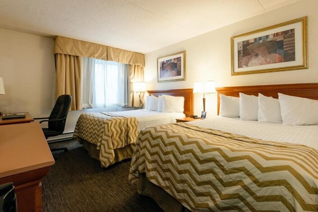 Фото Travelodge Ottawa East 3*