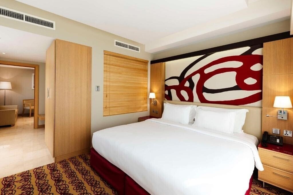 Radisson Blu (ex. Ramada Plaza Hotel) 4* суреті