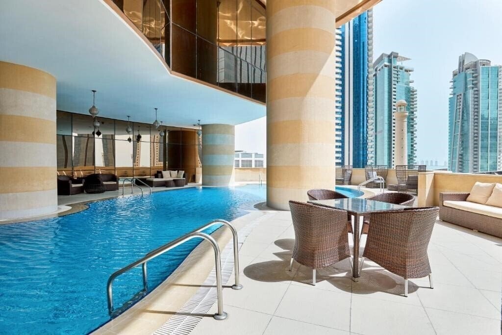 Crowne Plaza Doha West Bay 5* фотосуреті