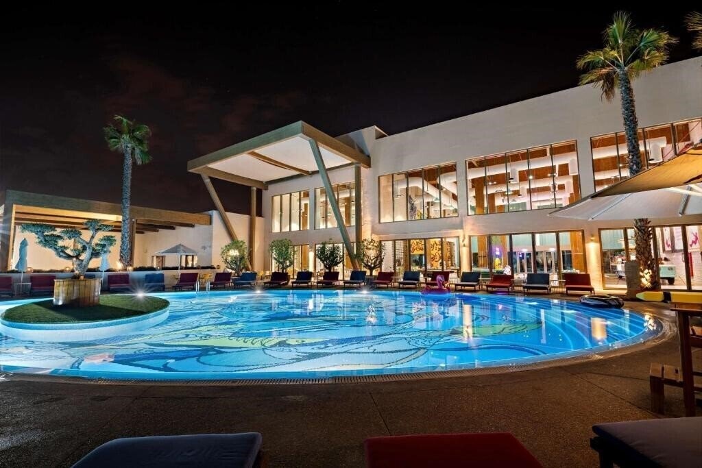 Отель Fuwairit Kite Beach, Tapestry Collection By Hilton 4*