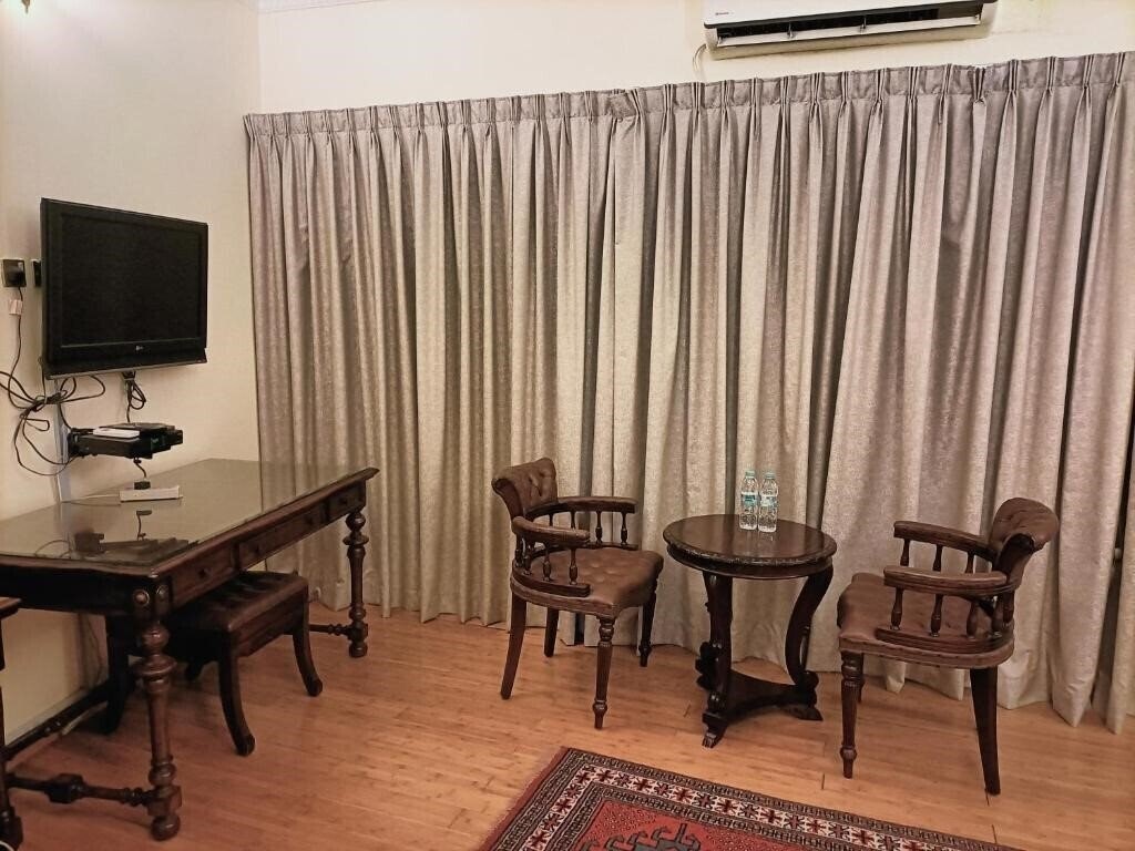 Al Khariss Hotel 2* фотосуреті