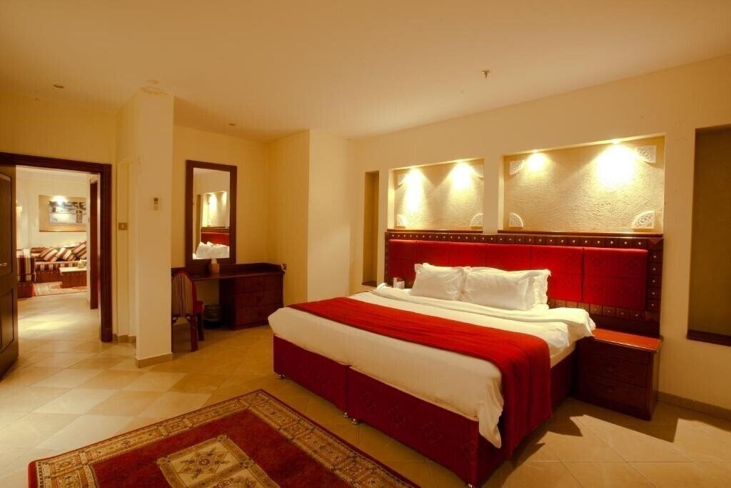 Фото Al Liwan Suites 4*