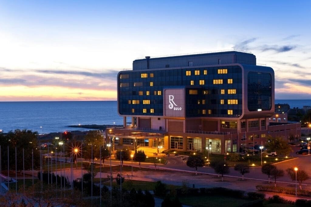 Отель Renaissance Aktau 5*