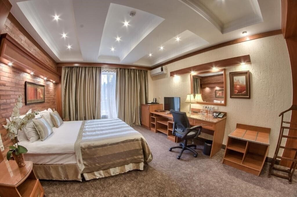 Фото Uyut Hotel Almaty 3*