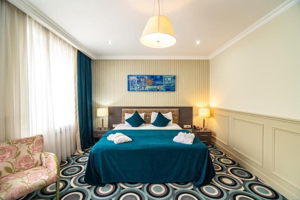 Отель Mildom Premium Hotel 3*