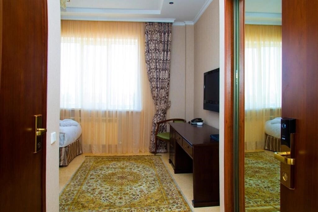 Изображение Royal Petrol Hotel 3*