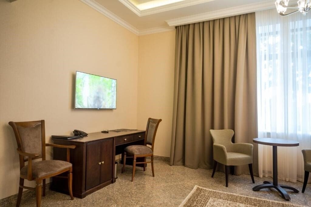 Royal Plus Hotel 3* суреті