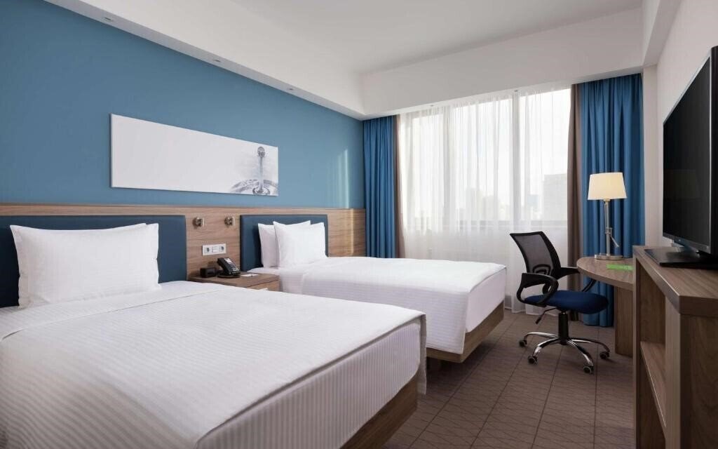 Фото Hampton By Hilton Astana Triumphal Arch 3*