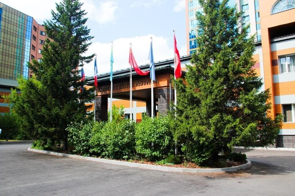 Отель Comfort Hotel Astana 4*