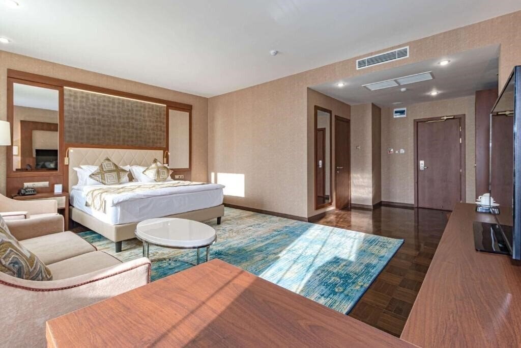 Фото Best Western Plus Astana 4*