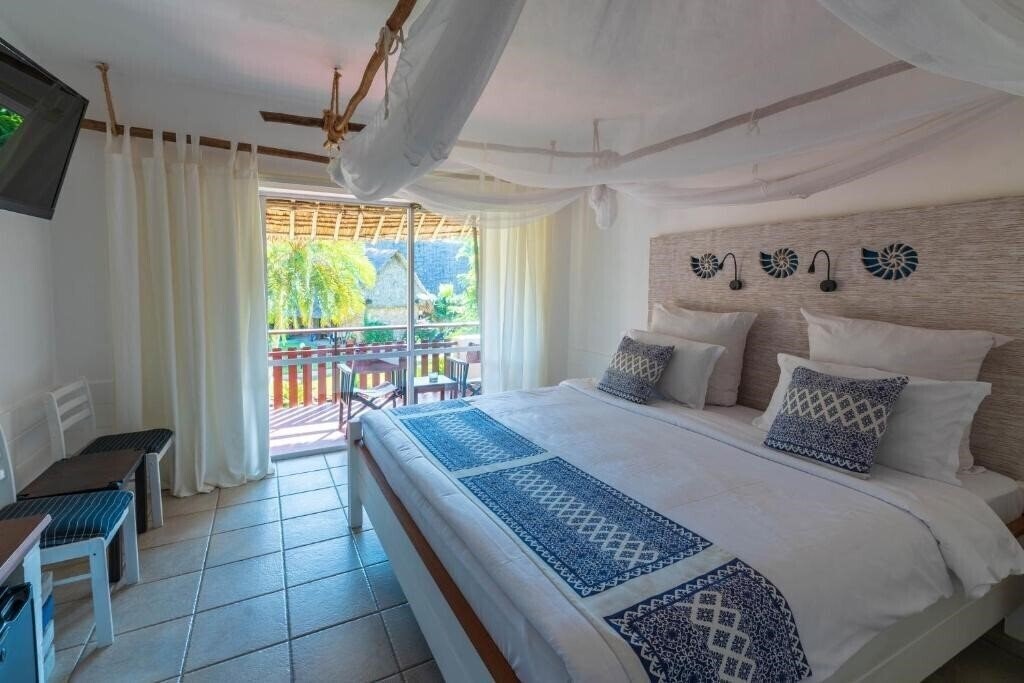 Фото Bahari Beach Hotel 4*