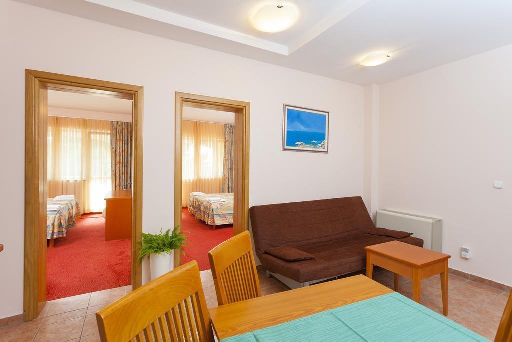 Aparthotel Milenij Baska Voda 4* суреті