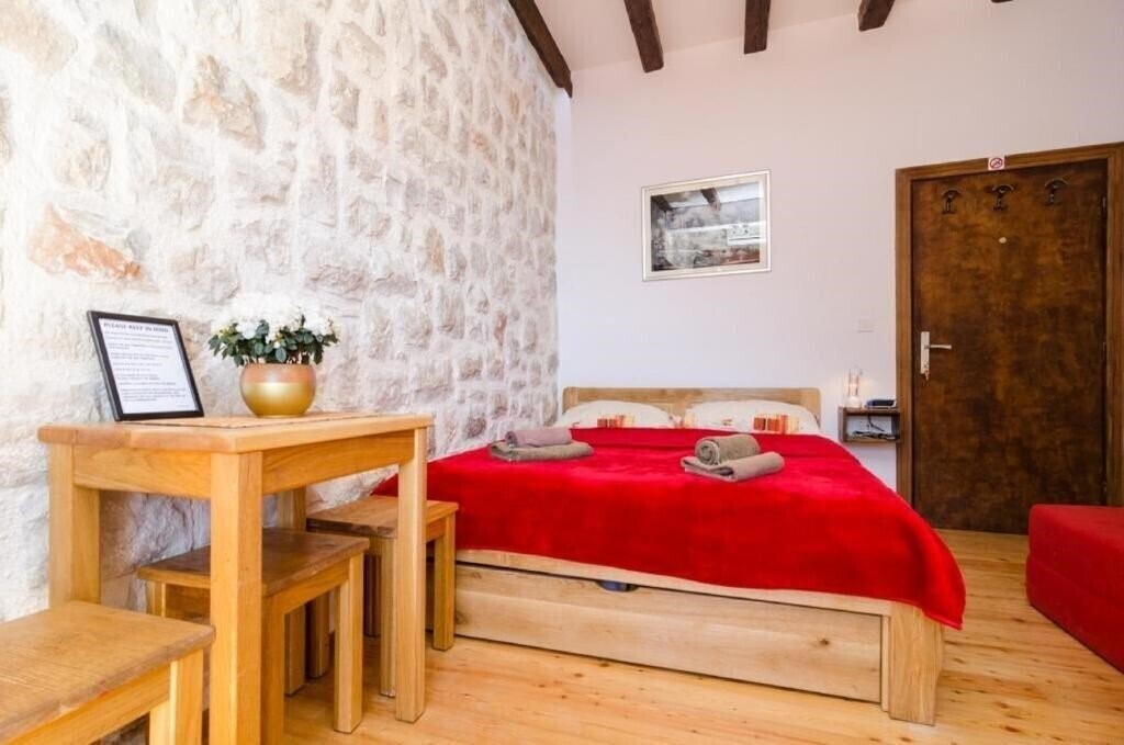Изображение Eddie's Sea View Rooms Old Town 3*