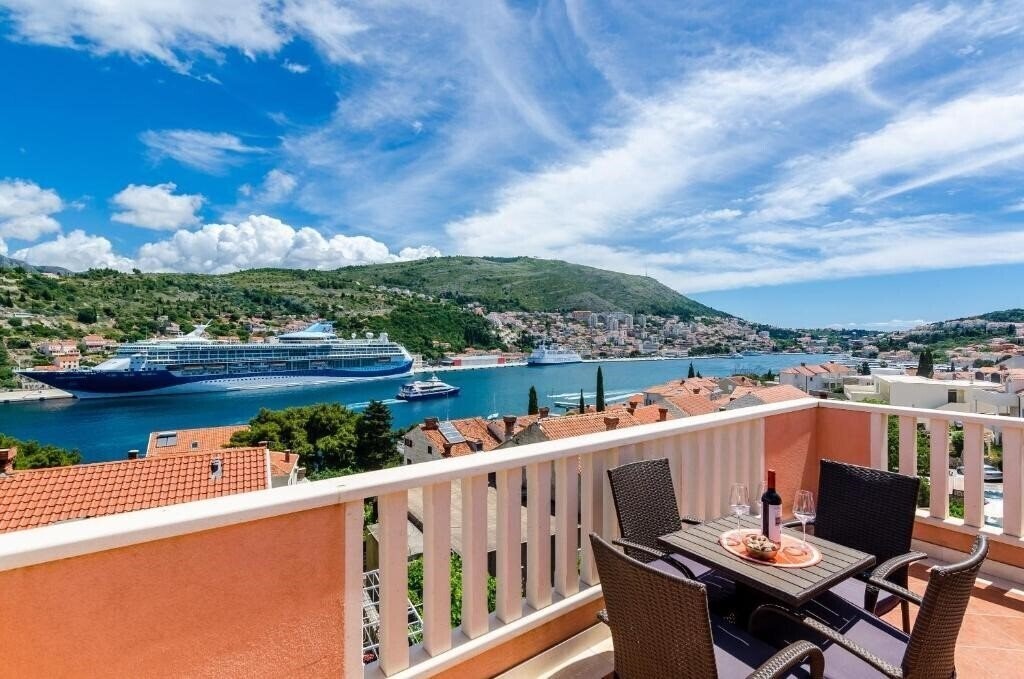 Отель Guest House Avdic 3*