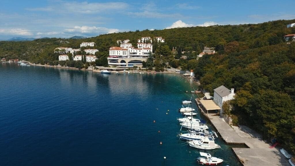 Uvala Scott 2* суреті