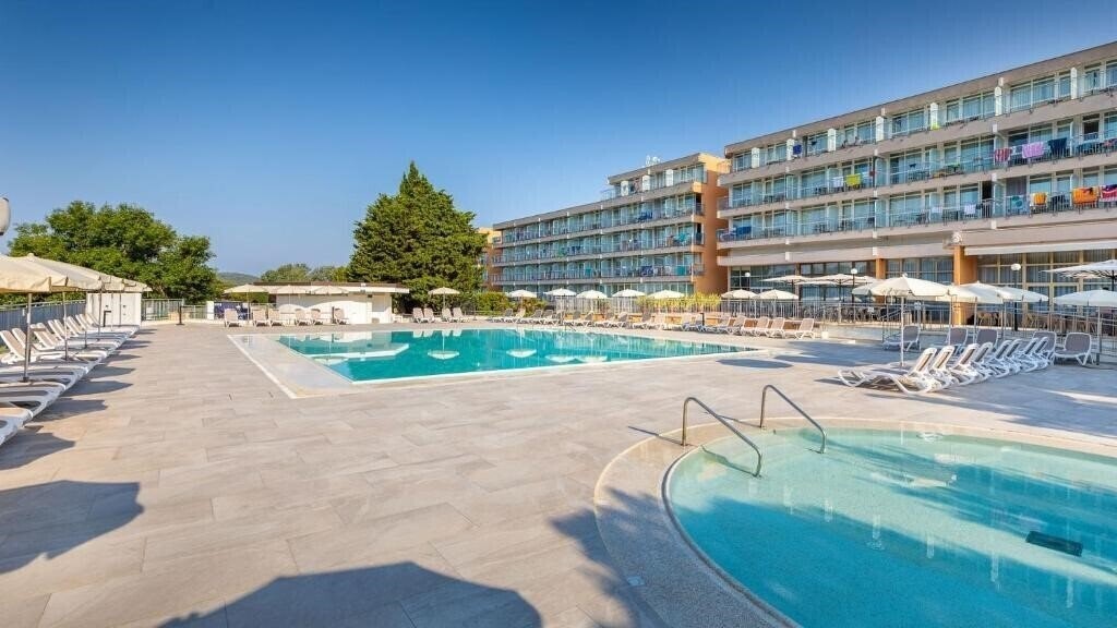 Arena Hotel Holiday 3* суреті