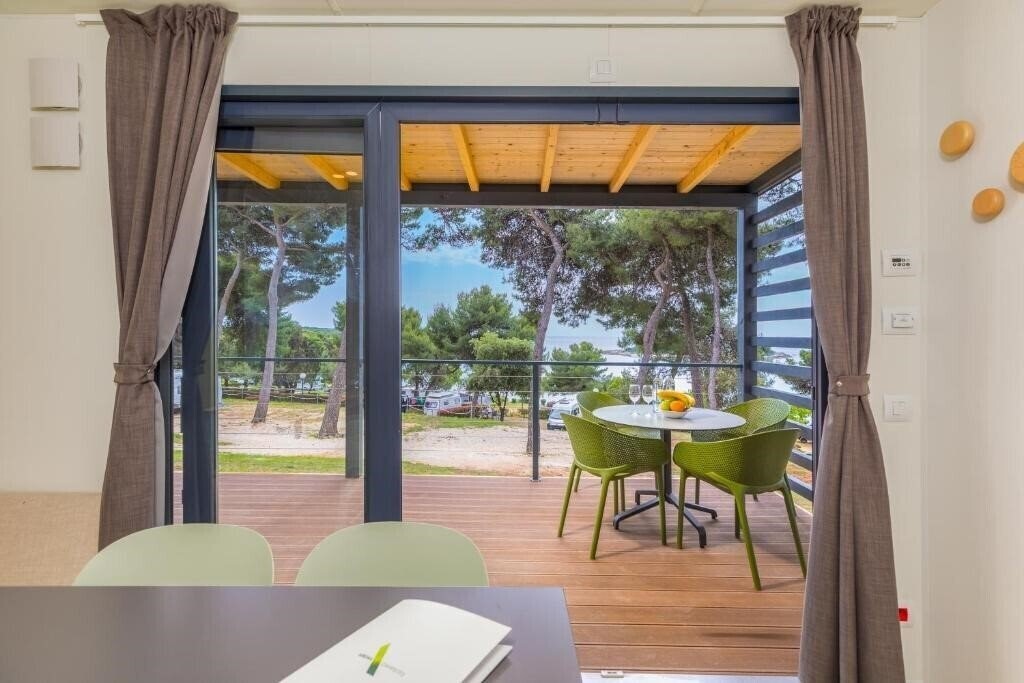 Отель Arena Indije Mobilheime 2*