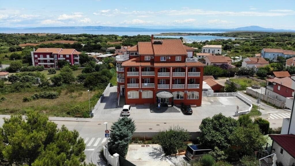 Отель Hotel Livadic 3*