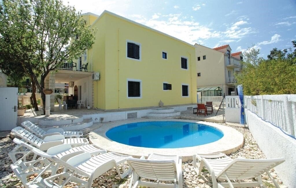 Отель Dragan's Den Hostel Korcula хостел