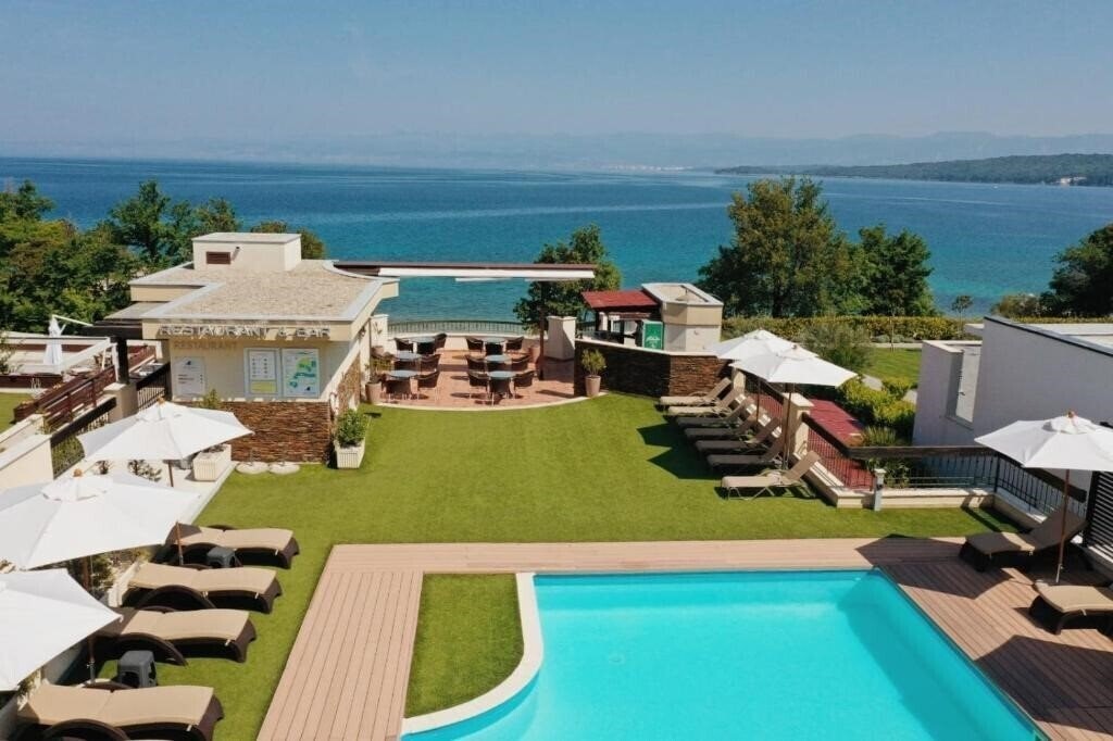 Blue Waves Resort 4* суреті