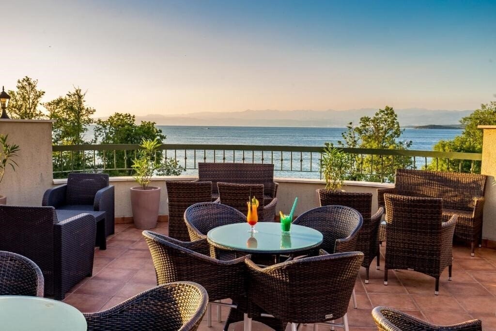 Blue Waves Resort 4* суреті