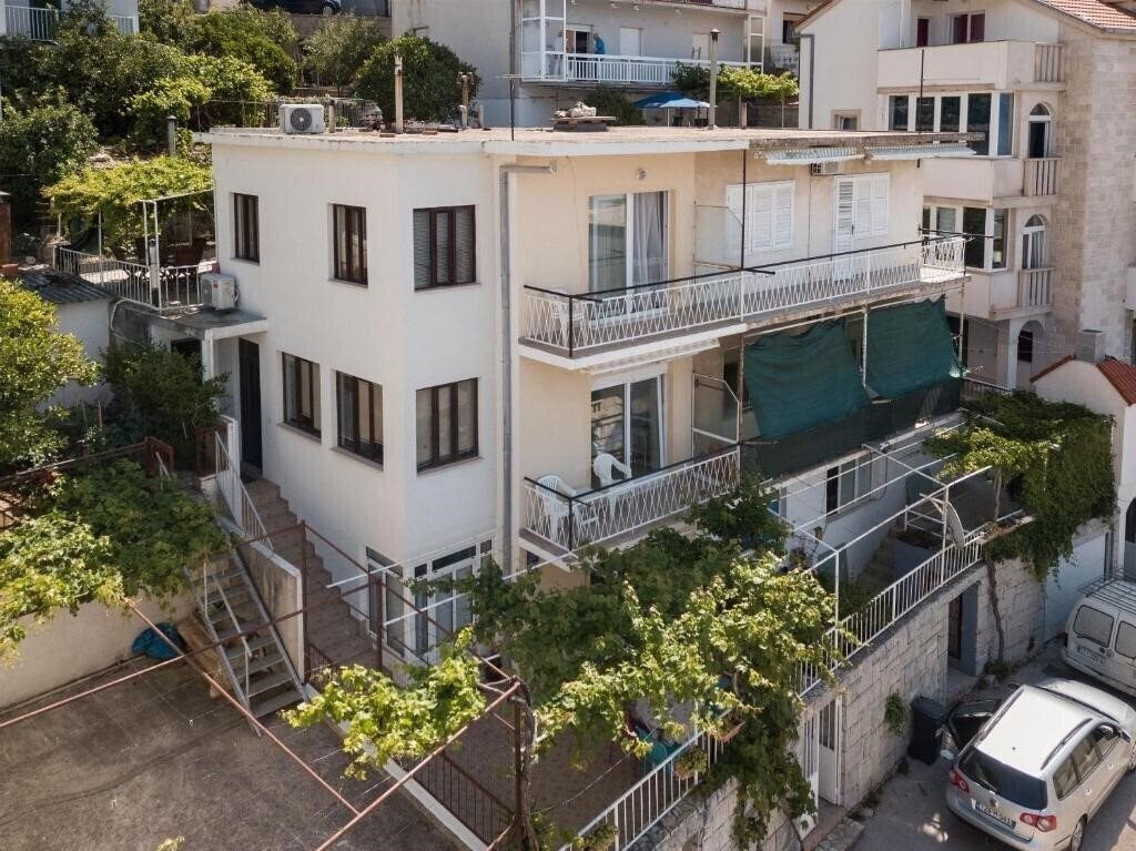 Отель App Antonija 3*