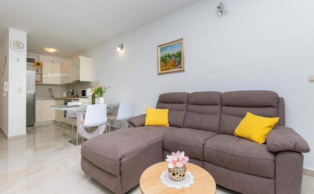 App Ivanka Omis 3* суреті