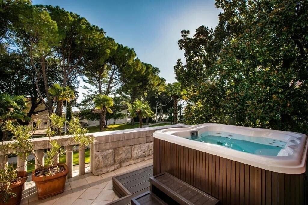 Отель Amadria Park Sv. Jakov 5*