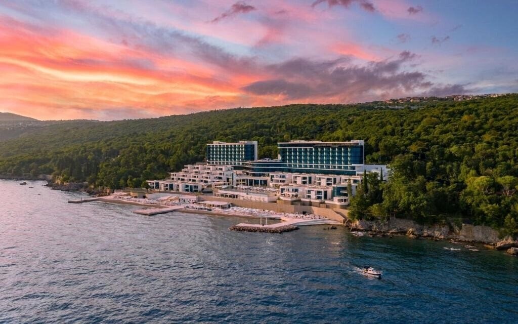 Hilton Rijeka Costabella Beach Resort & SPA 5* қонақ үйі