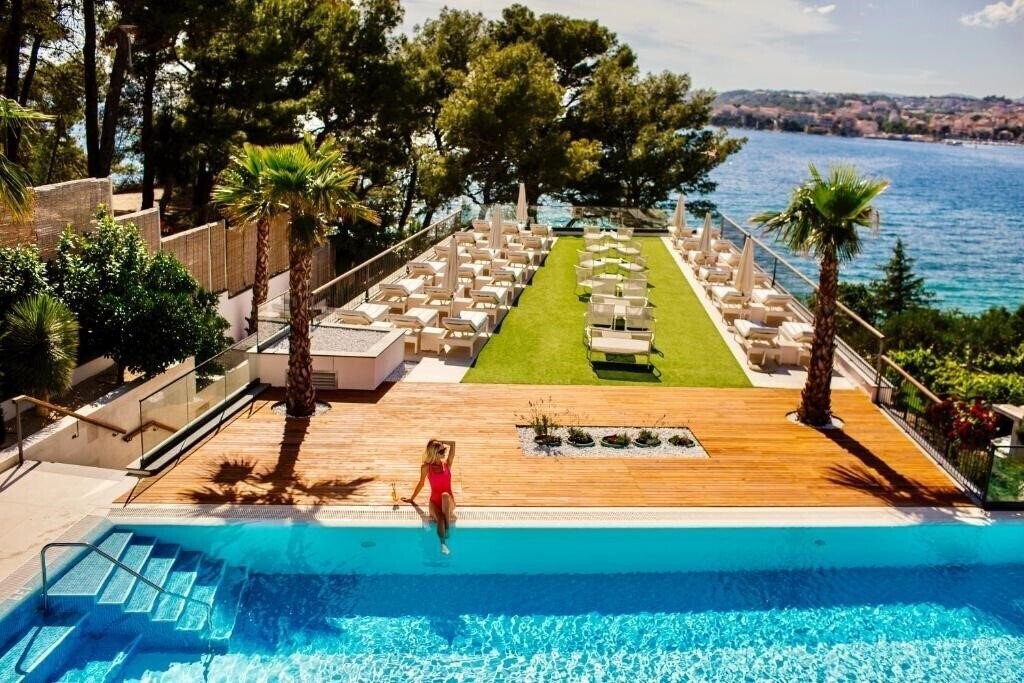 Отель Eden Hotel Podstrana 4*